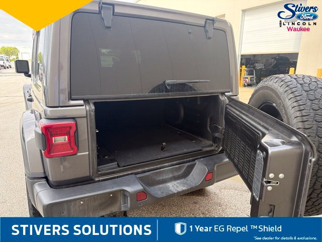 Used 2021 Jeep Wrangler Unlimited Sahara AWD/4WD image 5