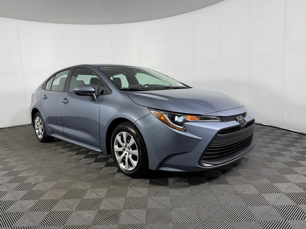 Used 2026 Toyota Corolla LE FWD image 4