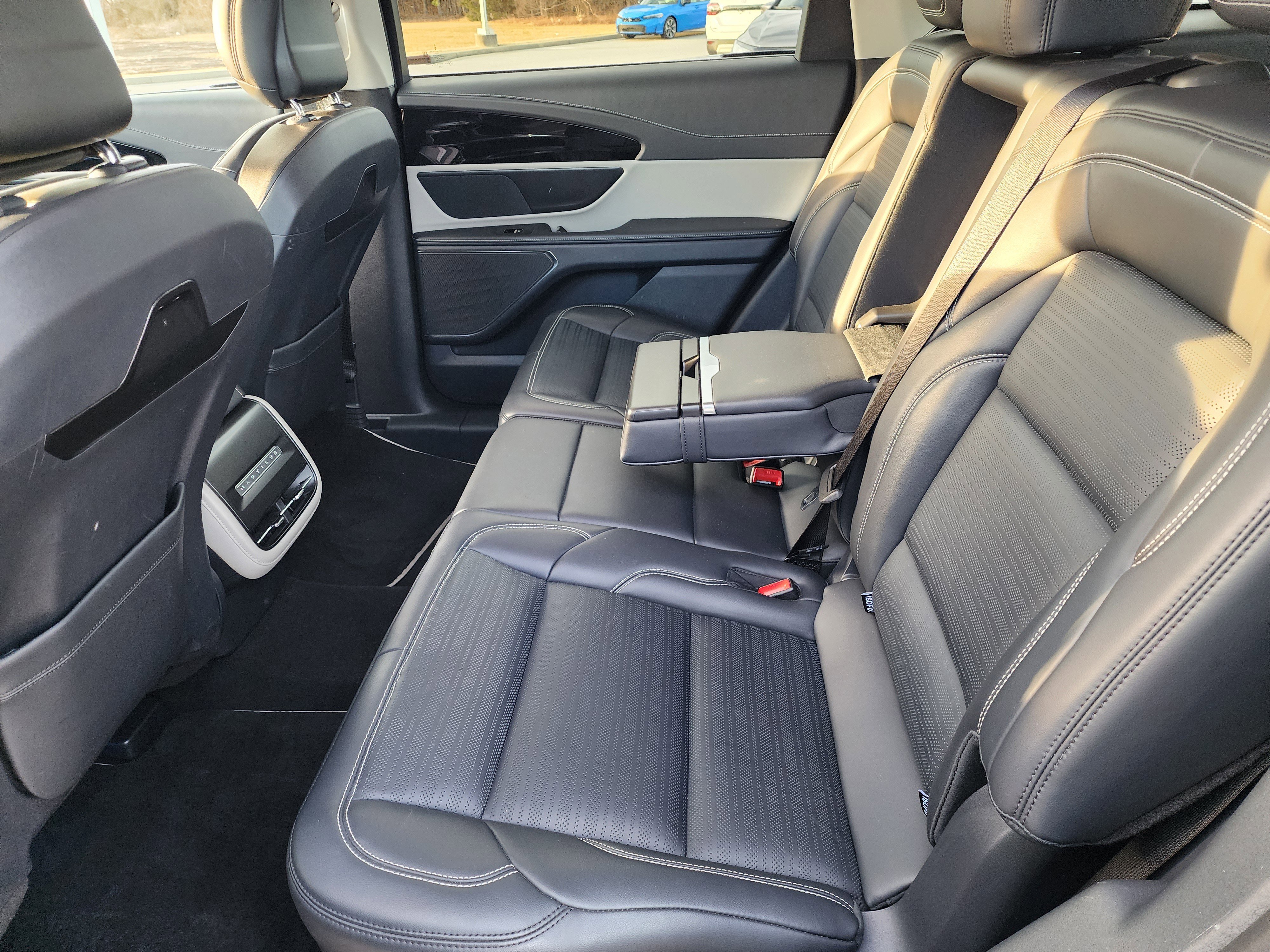 Used 2024 Lincoln Nautilus Reserve image 18