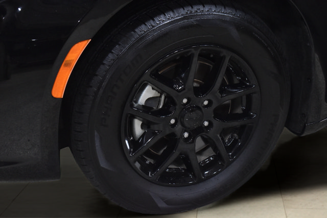 Certified 2024 Chrysler Pacifica Touring-L FWD image 39