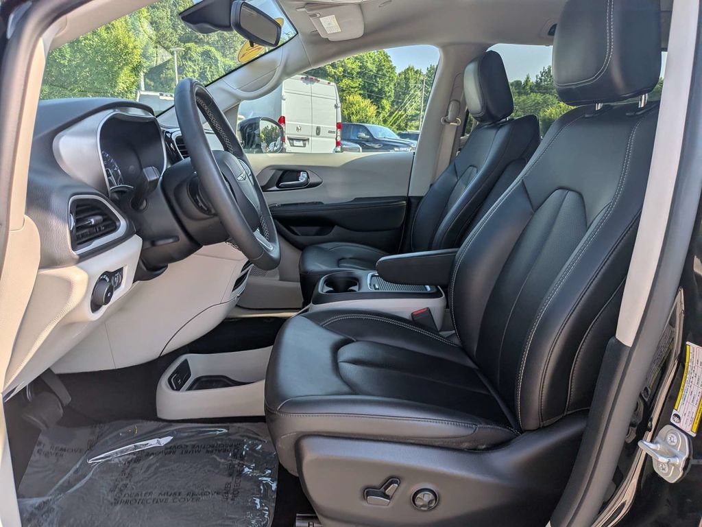Used 2024 Chrysler Pacifica Touring-L FWD image 20