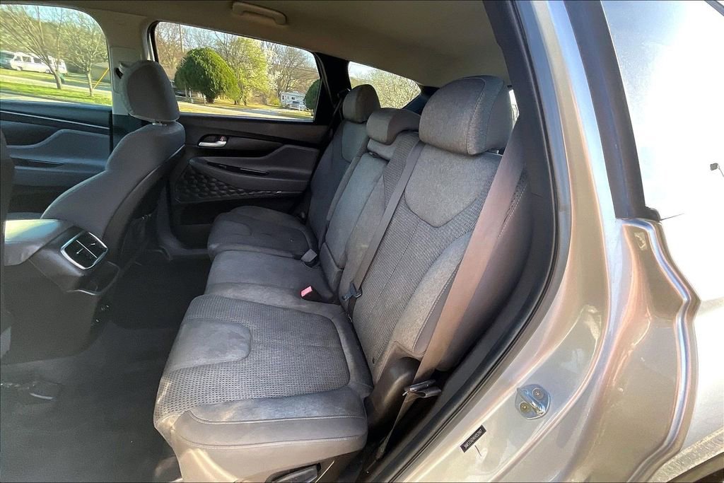 Used 2019 Hyundai Santa Fe SEL image 25