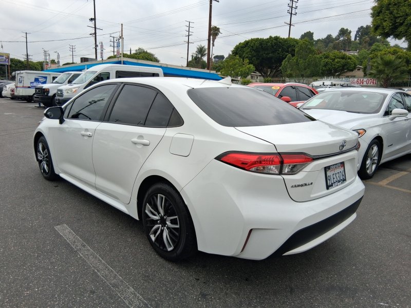 Used 2021 Toyota Corolla LE FWD image 4