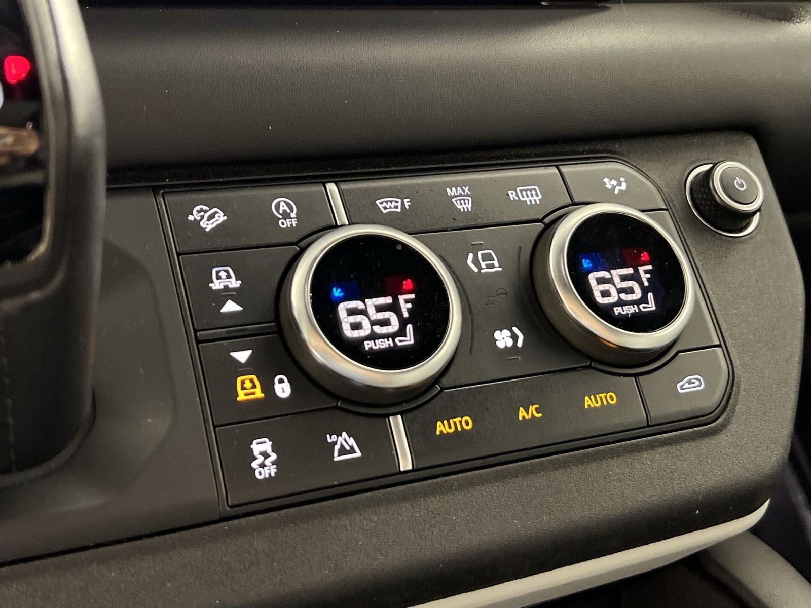 Used 2024 Land Rover Defender 110 S image 21