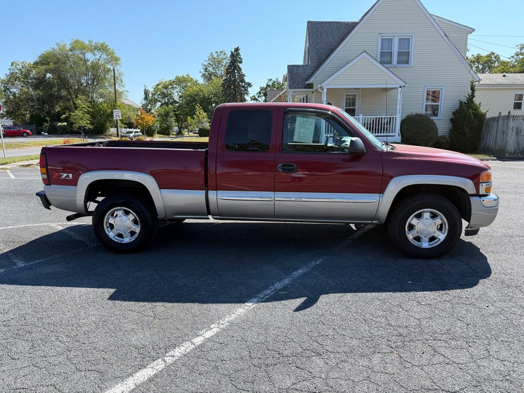 Used 2005 GMC Sierra 1500 SLE w/ Safe And Sound Package AWD/4WD image 1