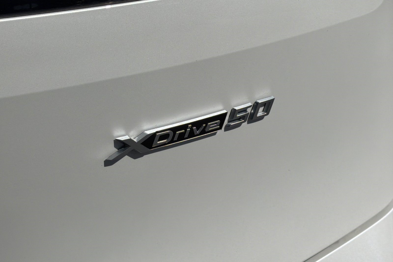 Used 2024 BMW iX xDrive50 w/ Sport Package AWD/4WD image 7