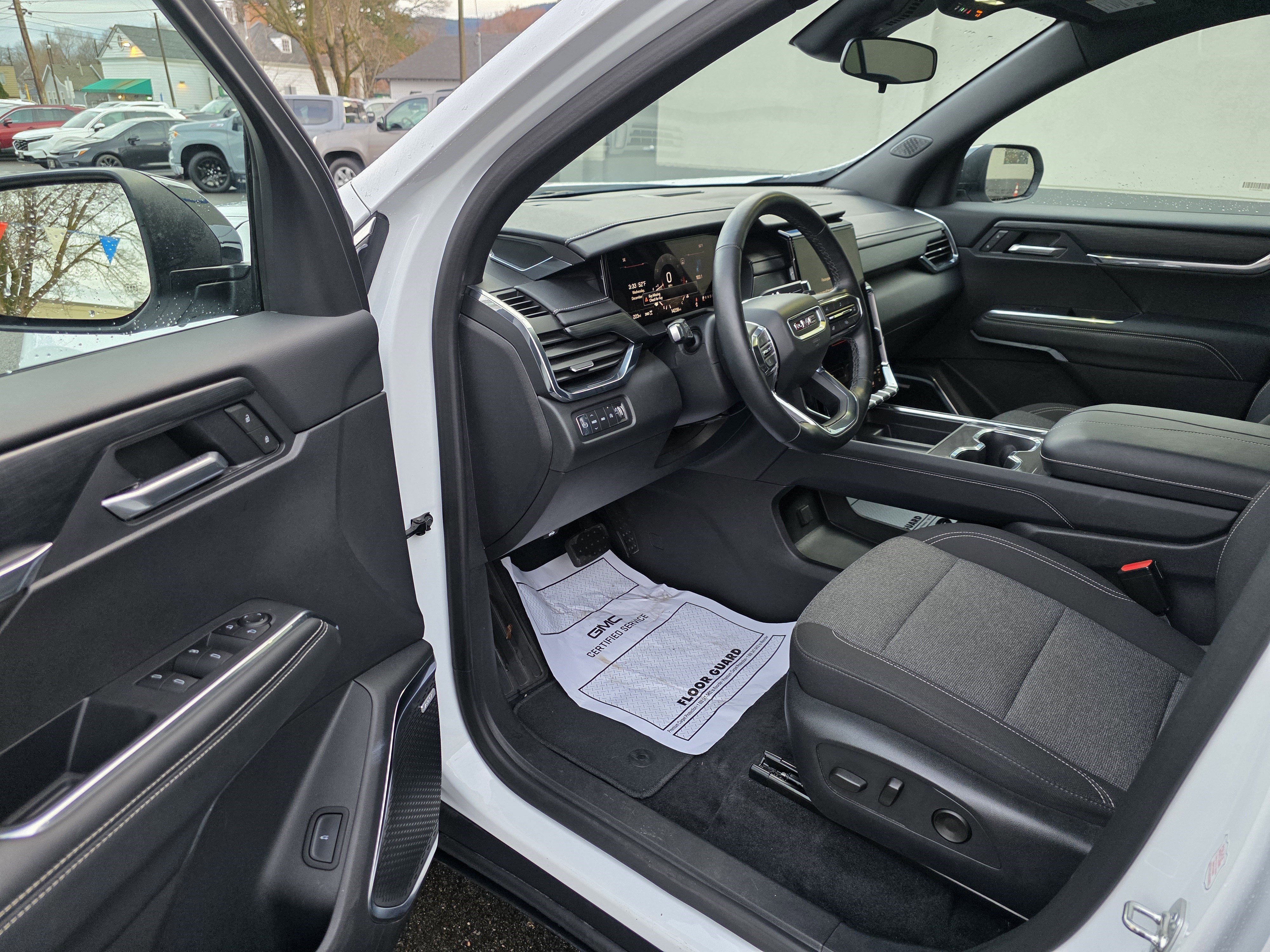 Used 2025 GMC Acadia Elevation image 11