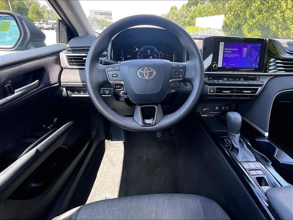 Used 2025 Toyota Camry LE FWD image 17