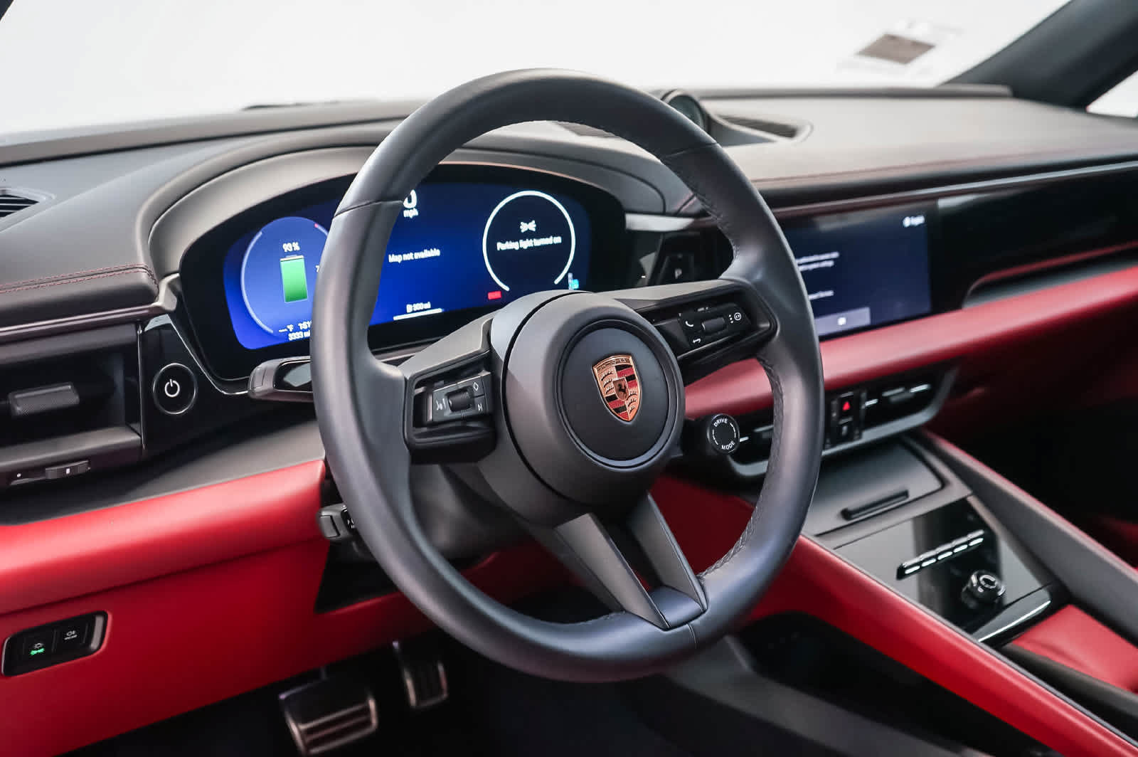 Certified 2025 Porsche Macan 4S Electric AWD/4WD image 4