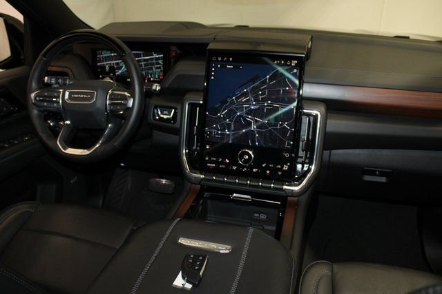 Used 2025 GMC Yukon Denali w/ Advanced Technology Package image 17
