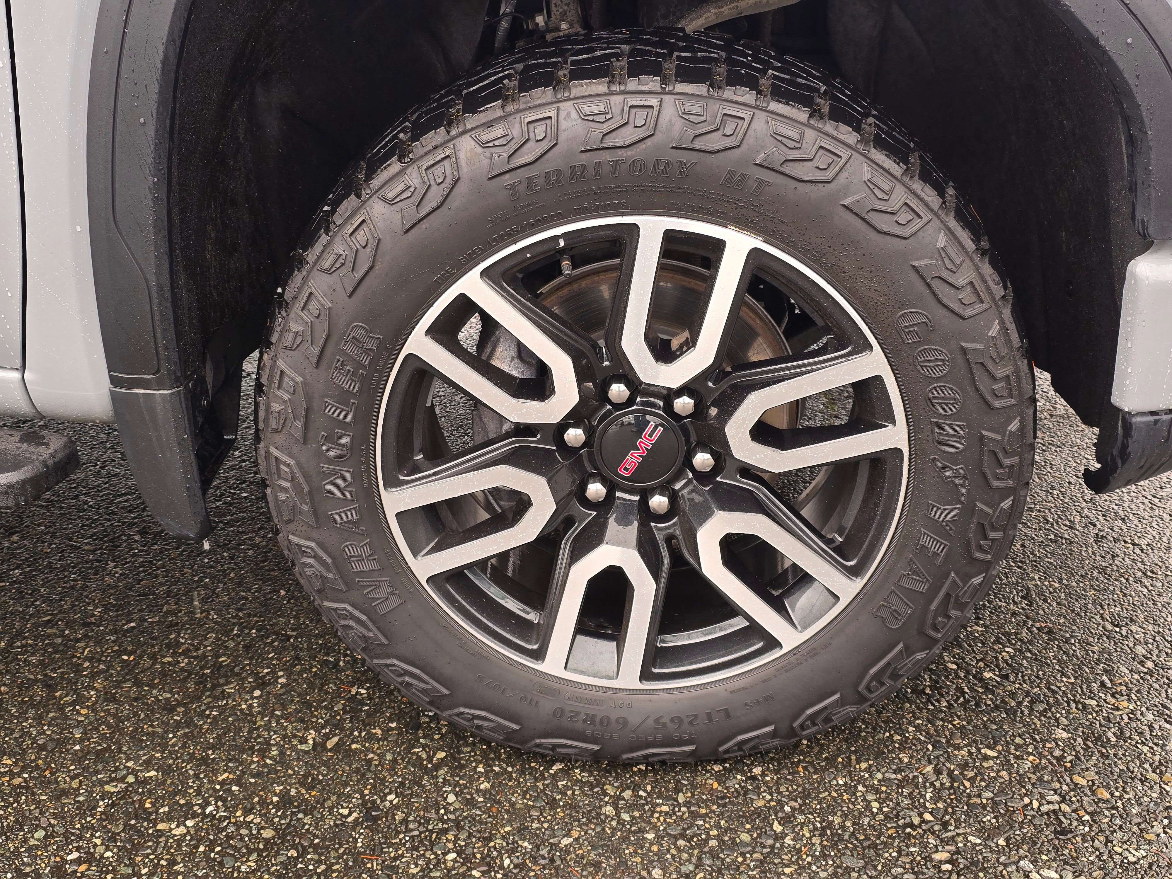 Used 2024 GMC Sierra 1500 AT4 w/ Technology Package AWD/4WD image 9