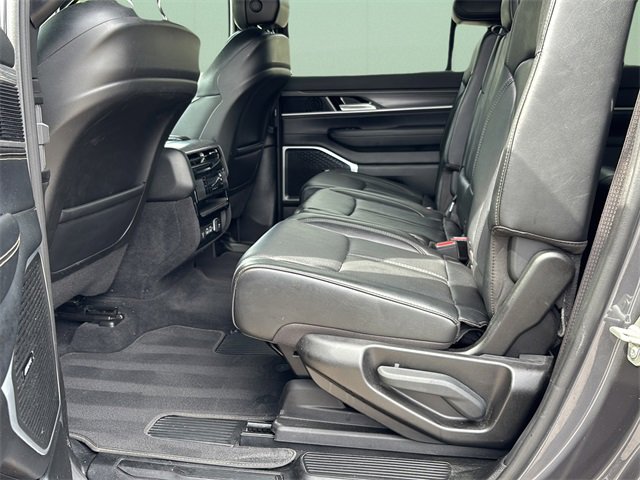 Used 2024 Jeep Wagoneer Series II w/ Flexible Seating Group image 20