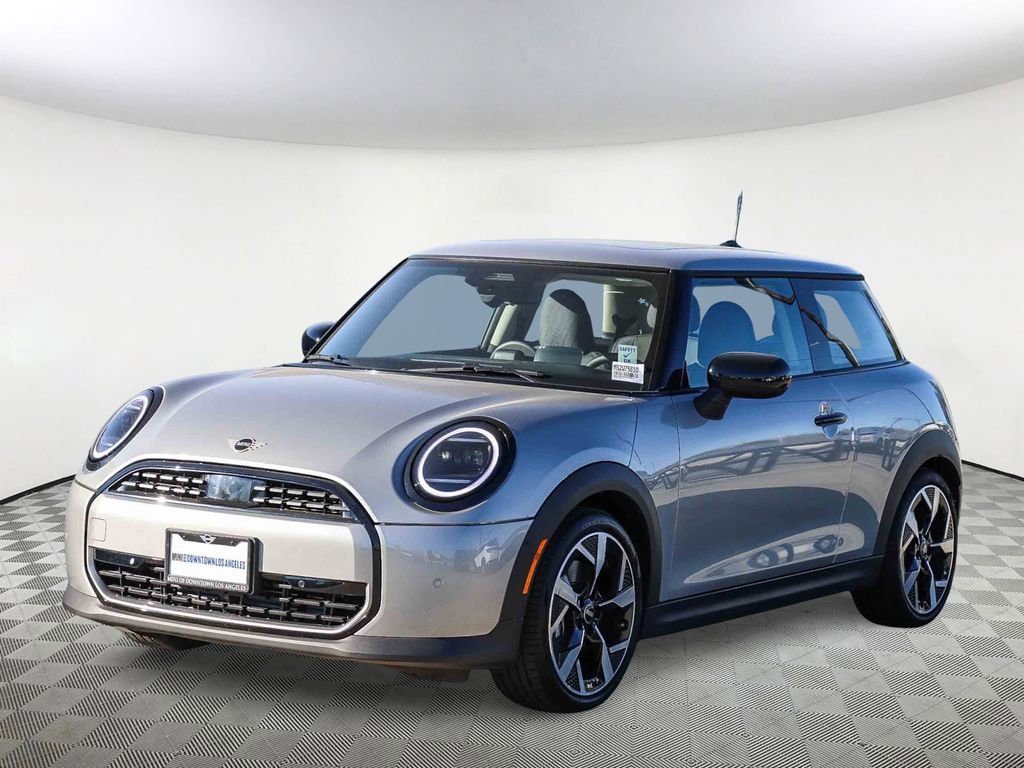 Used 2025 MINI Cooper 2-Door Hardtop image 4