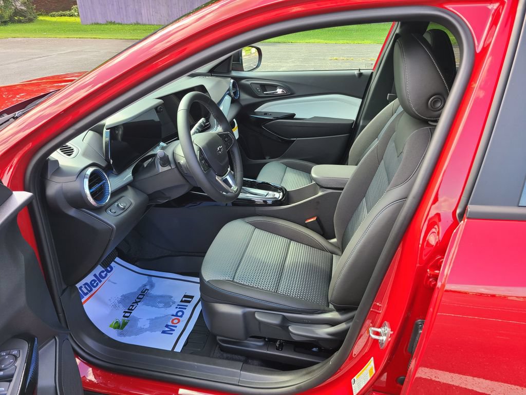 New 2026 Chevrolet Trax LT w/ Midnight Edition FWD image 21