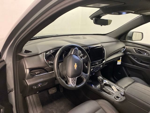 Used 2023 Chevrolet Traverse LT w/ LT Premium Package AWD/4WD image 7