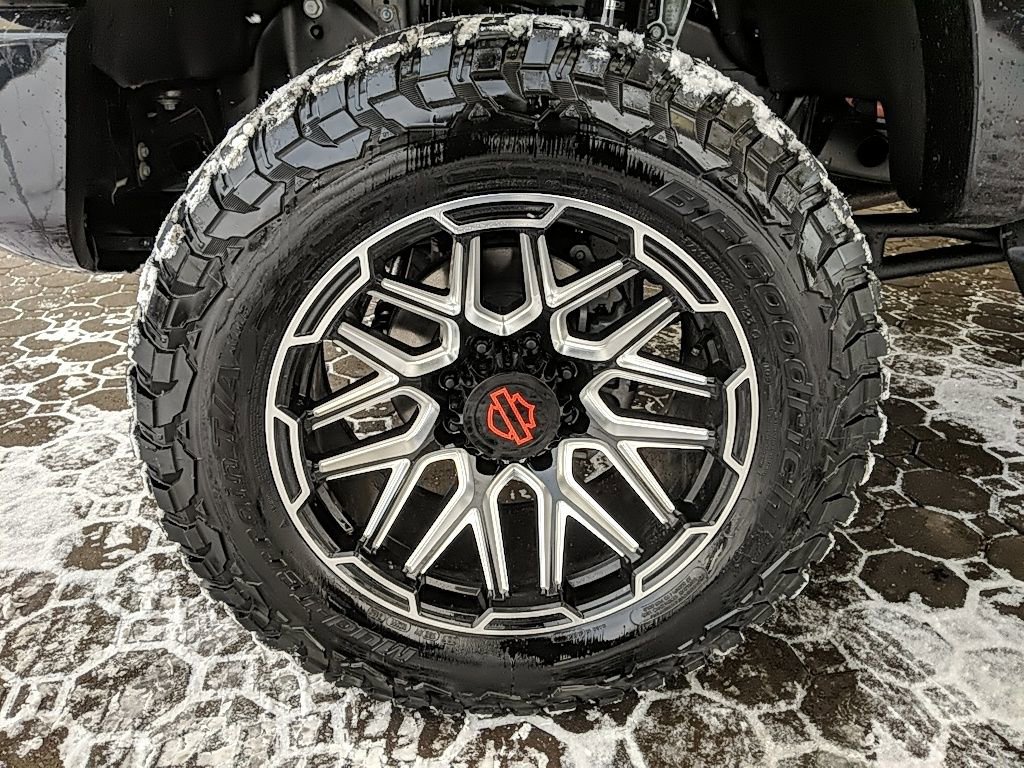 New 2026 Ford F250 Lariat w/ Black Appearance Package image 9