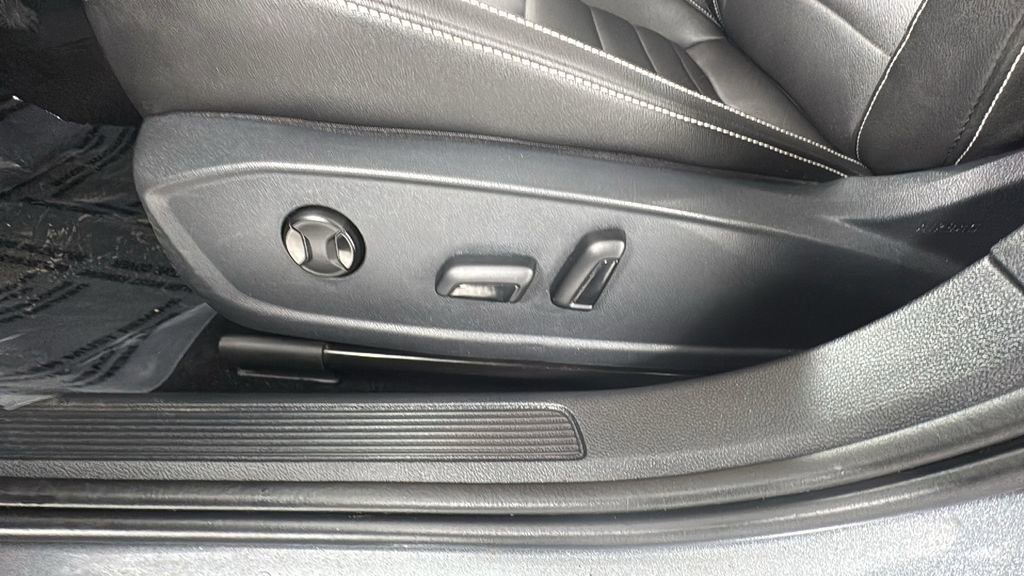 Used 2024 Volkswagen Jetta SE image 11