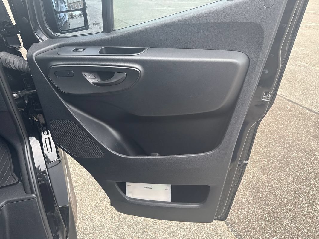 Used 2023 Mercedes-Benz Sprinter 2500 image 19