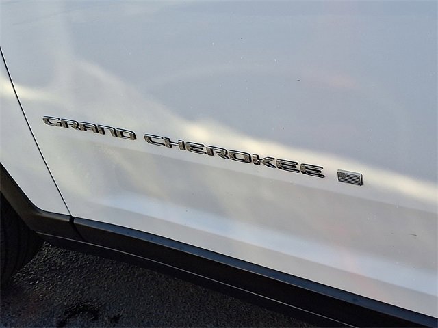 Used 2023 Jeep Grand Cherokee L Laredo image 29
