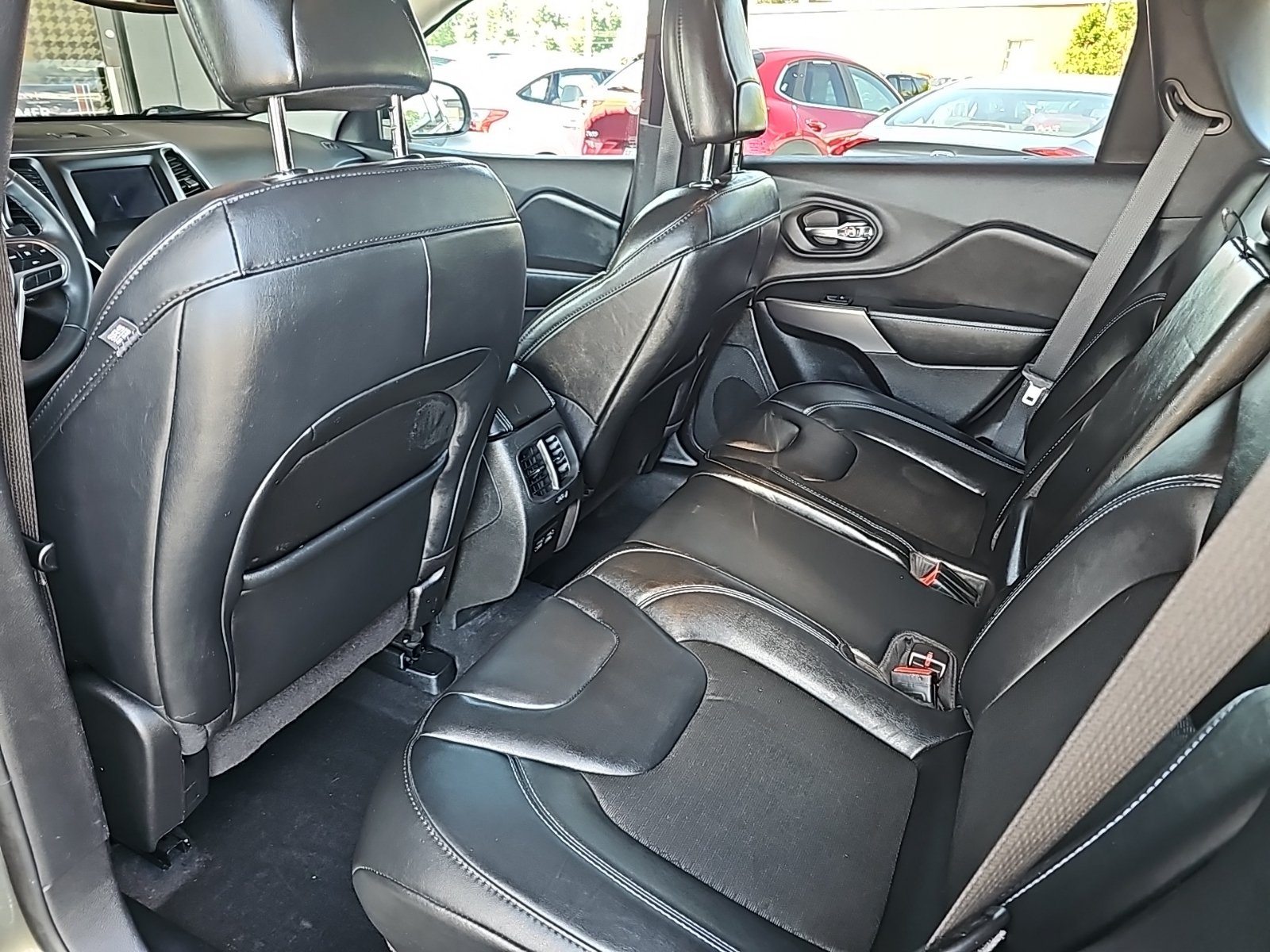 Used 2021 Jeep Cherokee Latitude Plus w/ Mopar Interior Package AWD/4WD image 12
