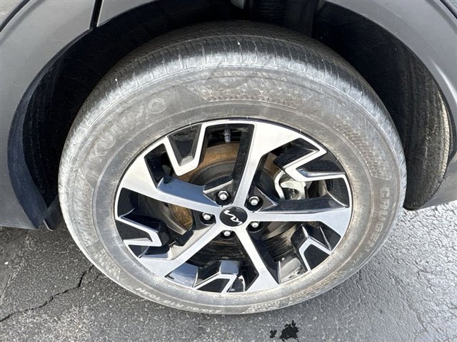 Used 2024 Kia Sportage EX image 32