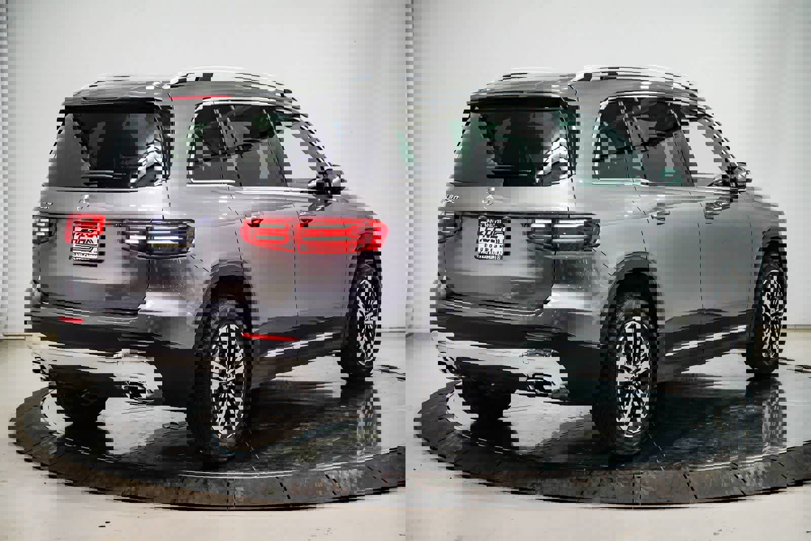 Used 2026 Mercedes-Benz GLB 250 image 4