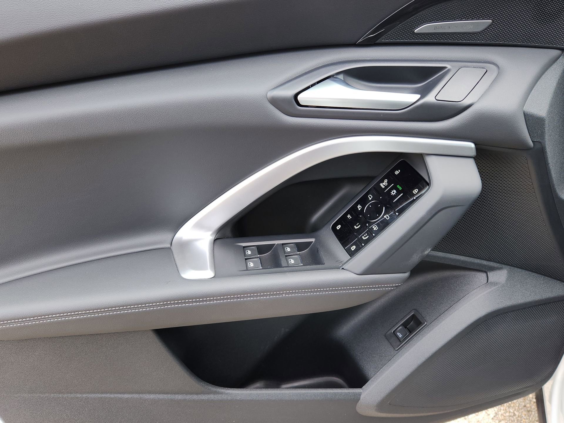 Used 2025 Audi Q5 Premium Plus w/ Premium Plus image 15