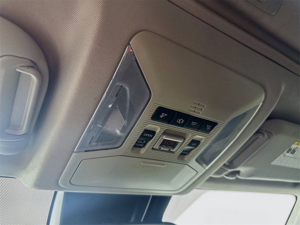 Used 2019 Toyota RAV4 XLE Premium image 32