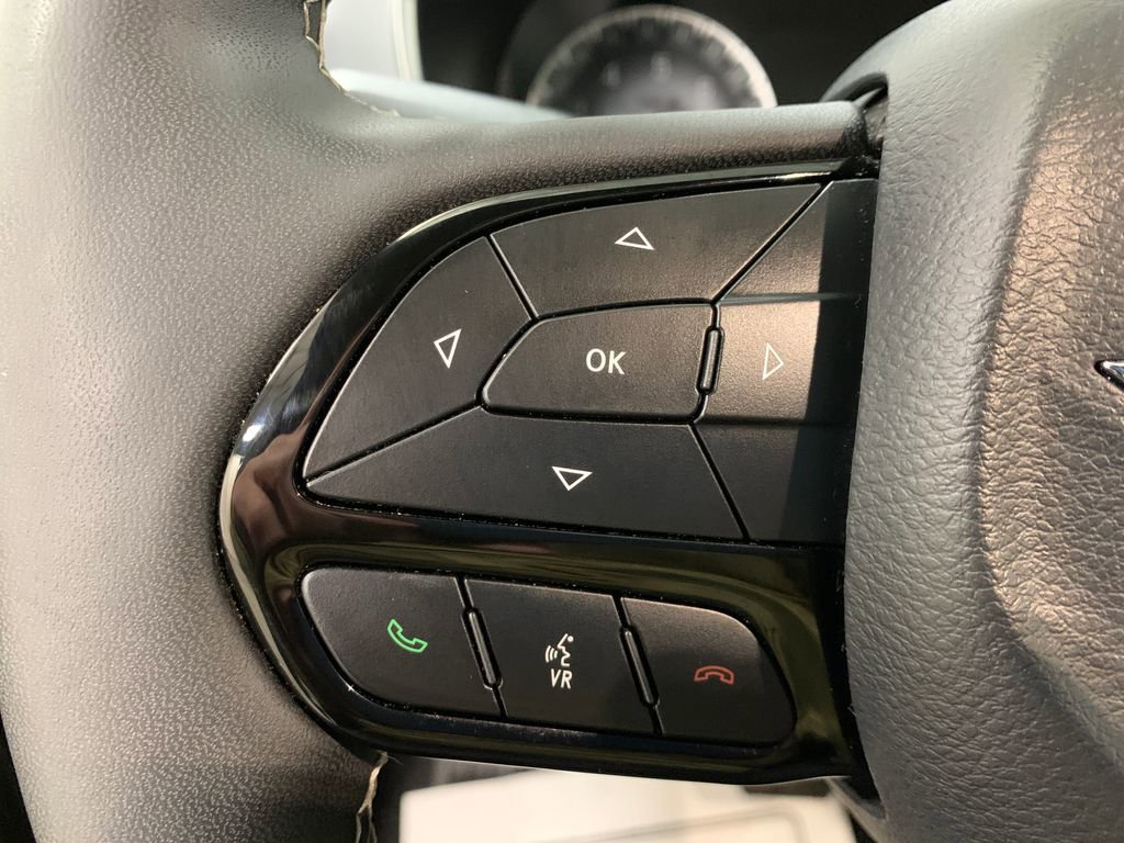 Used 2025 Chrysler Pacifica Limited image 10