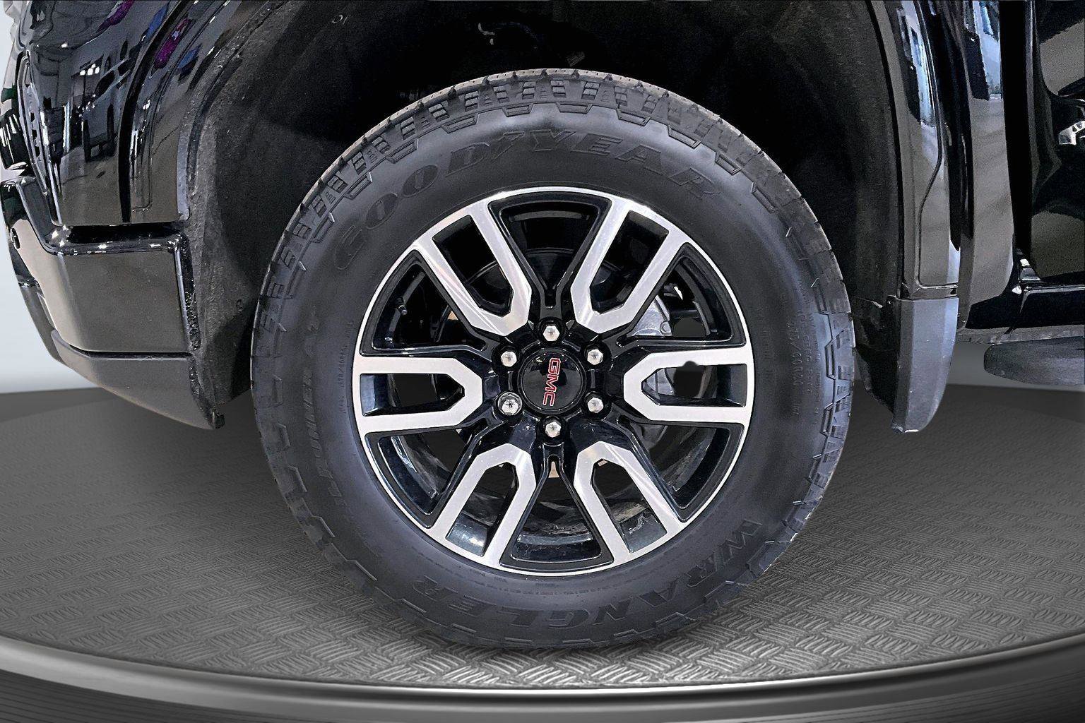 Used 2025 GMC Sierra 1500 AT4 w/ AT4 Premium Package image 10