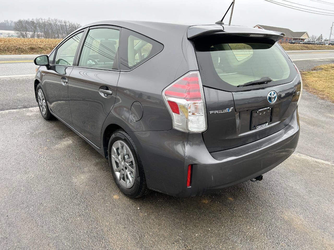 Used 2017 Toyota Prius V Two w/ Carpet Mat Package image 9