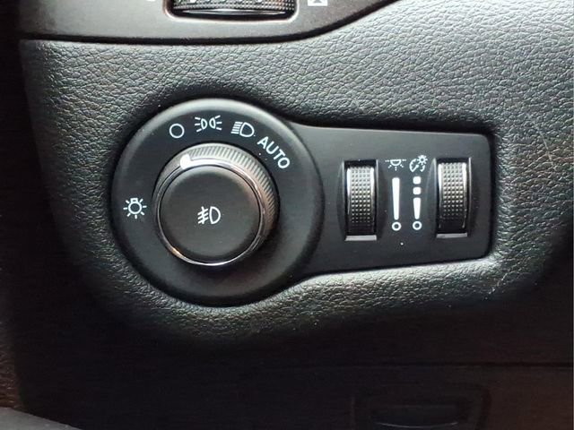 Used 2022 Jeep Cherokee Limited image 17