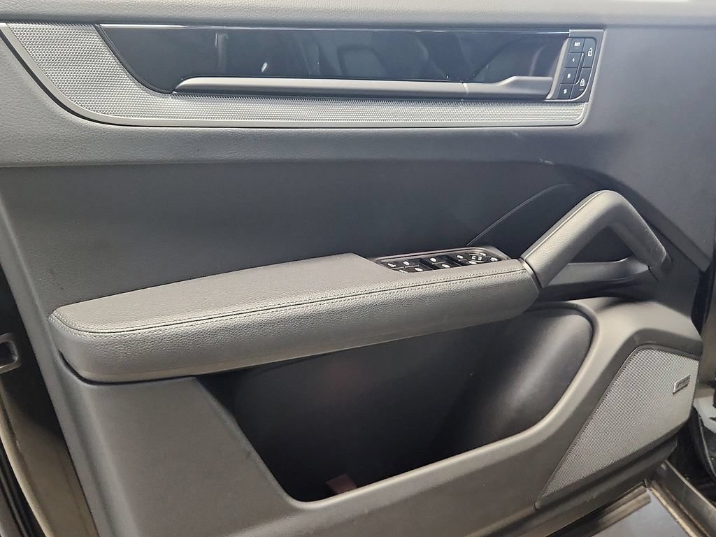 Certified 2026 Porsche Cayenne AWD/4WD image 13