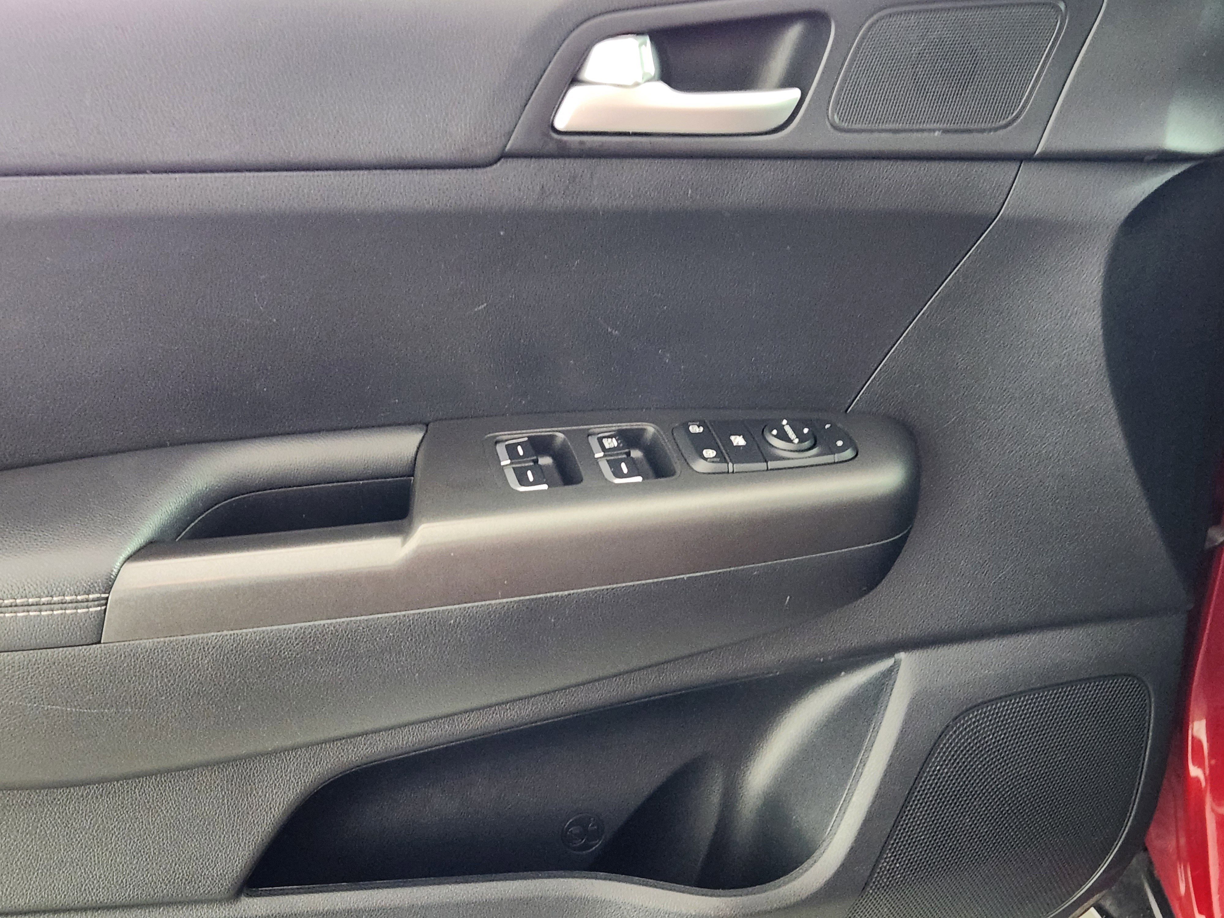 Used 2021 Kia Sportage LX image 16