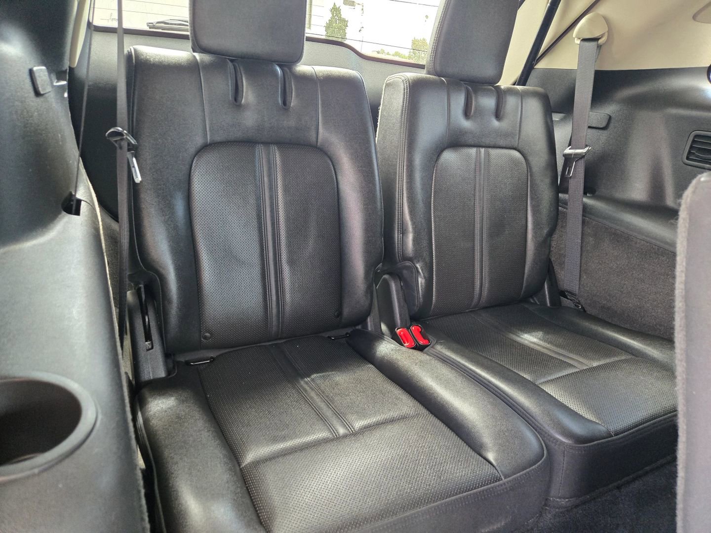 Used 2010 Lincoln MKT AWD image 20