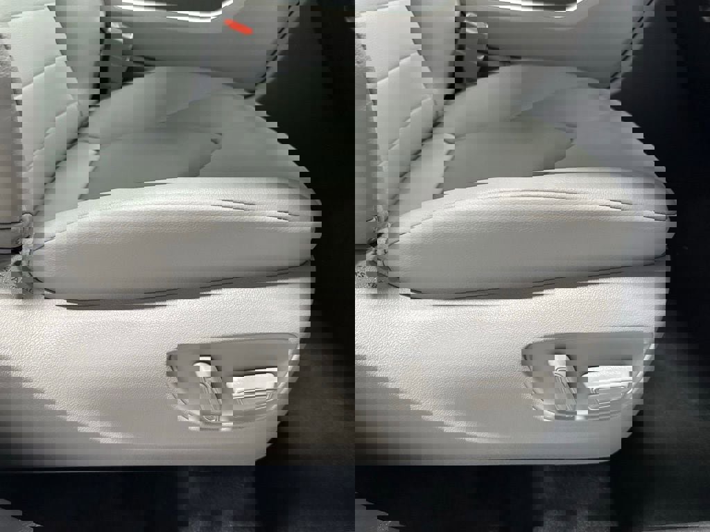 Used 2025 Toyota Highlander XLE image 64