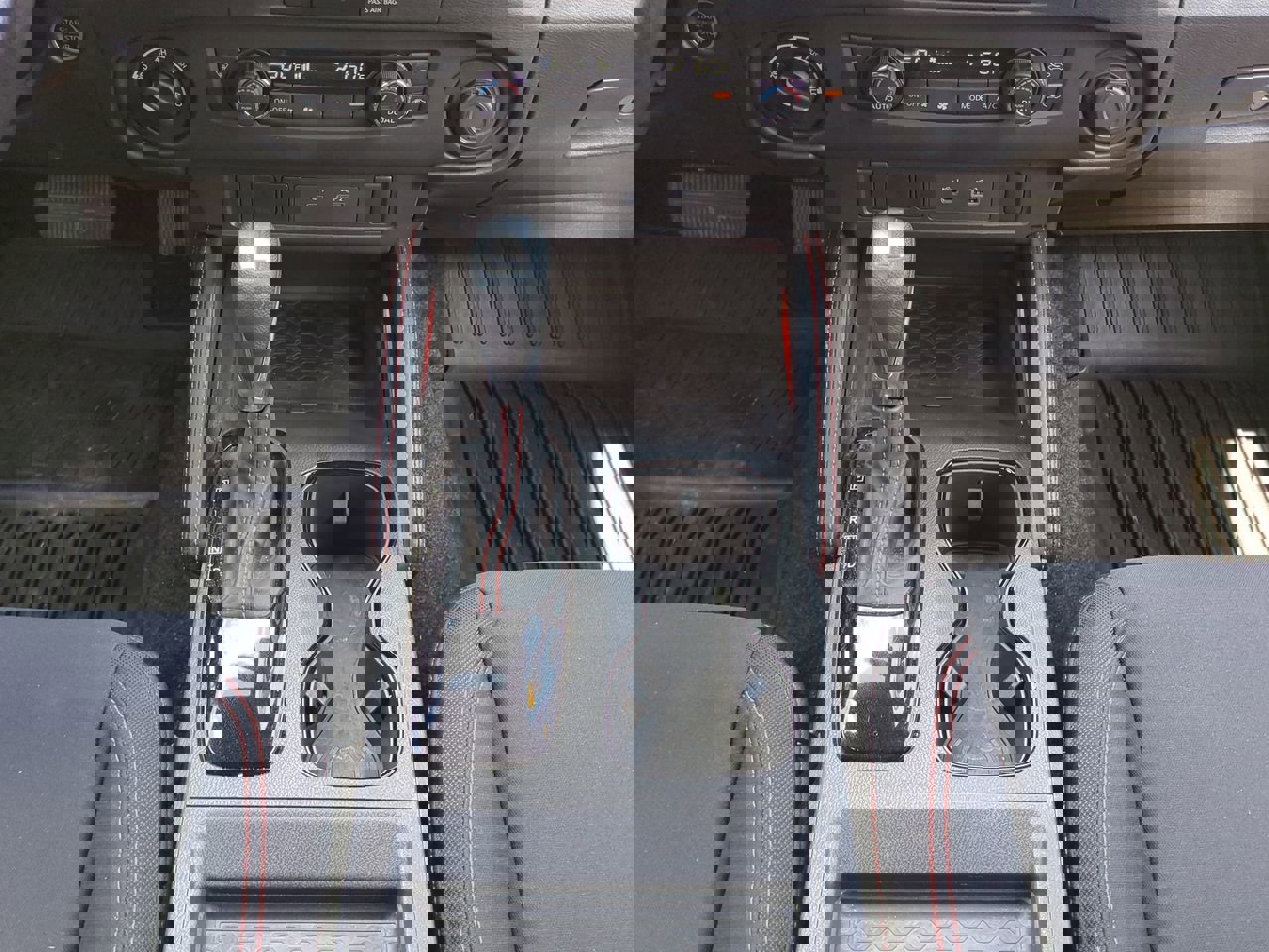 Used 2024 Nissan Frontier PRO-4X w/ Off-Road Protection Package image 18