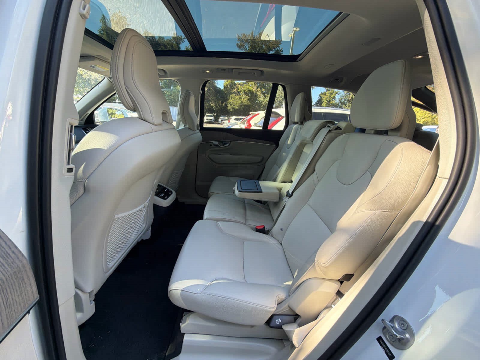 Used 2024 Volvo XC90 B6 Plus w/ Protection Package AWD/4WD image 21