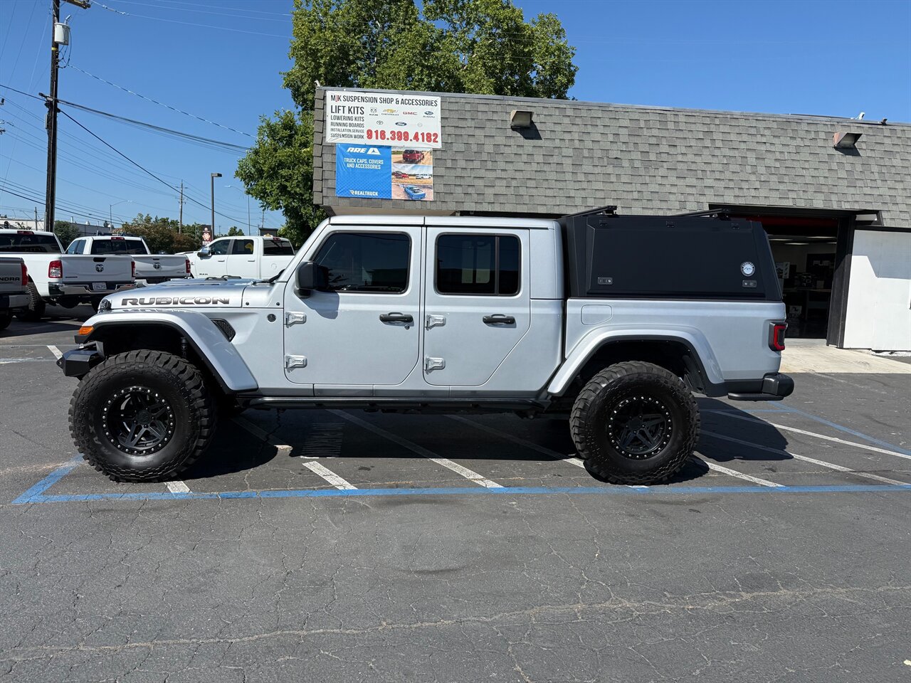 Used 2022 Jeep Gladiator Rubicon w/ Cold Weather Group AWD/4WD image 8