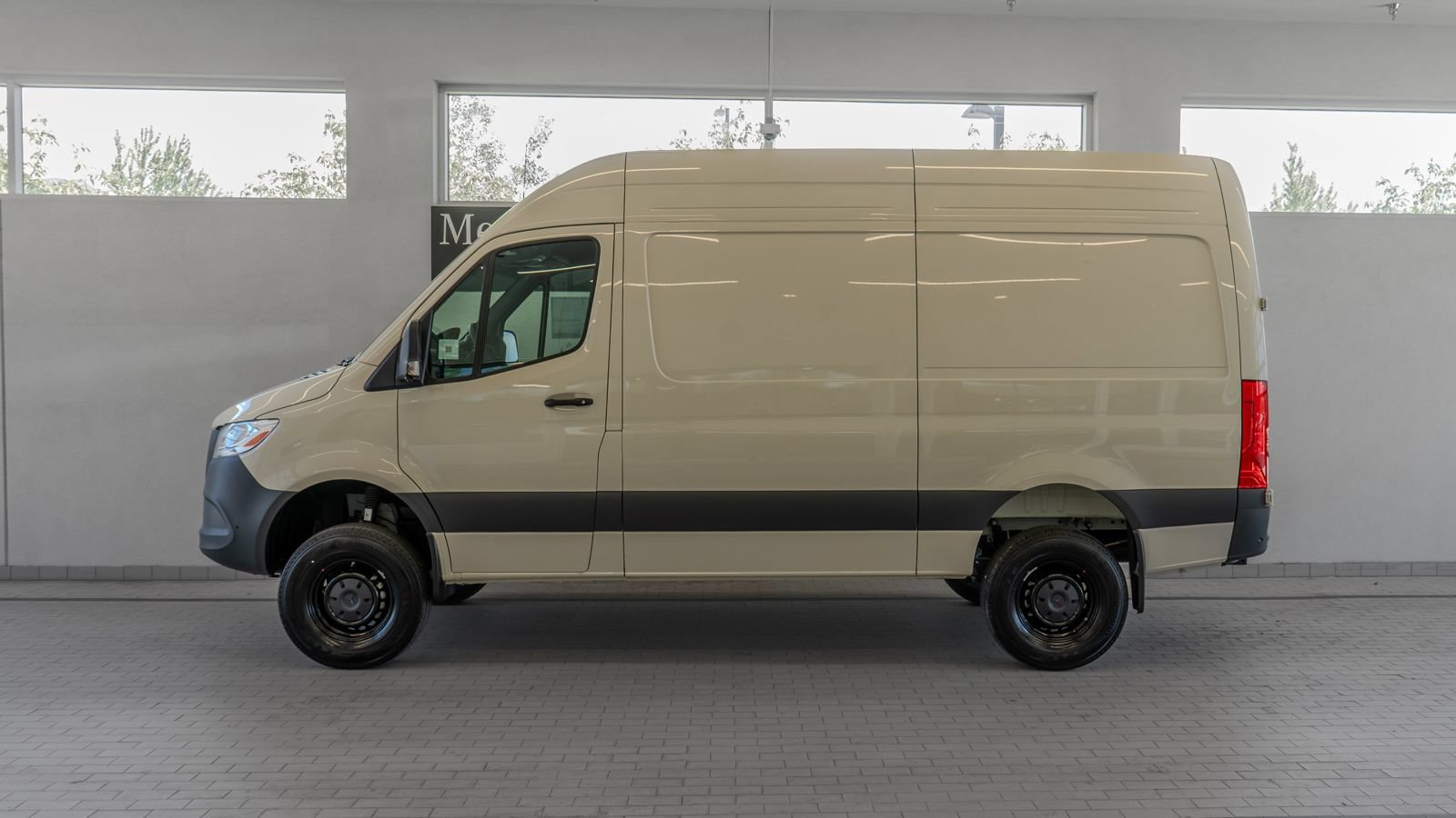 Used 2025 Mercedes-Benz Sprinter 2500 image 2