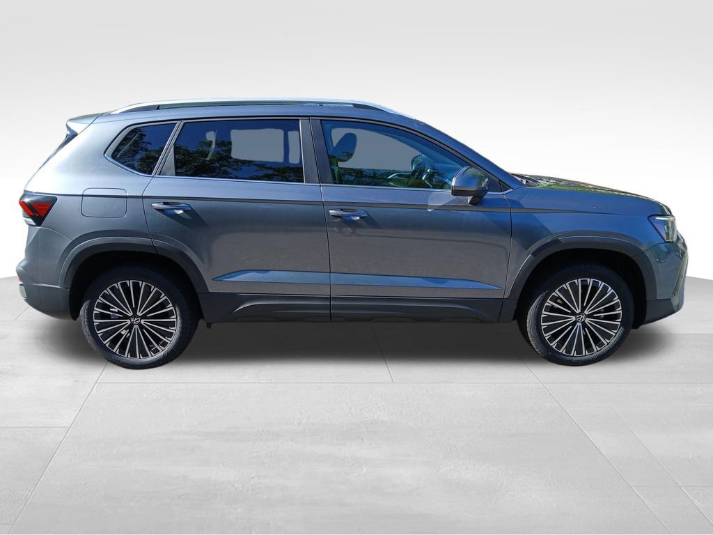 New 2026 Volkswagen Taos SE image 6