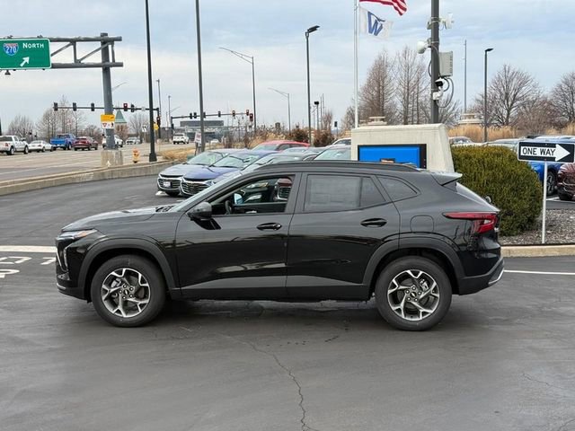 Used 2025 Chevrolet Trax LT w/ Driver Confidence Package image 2