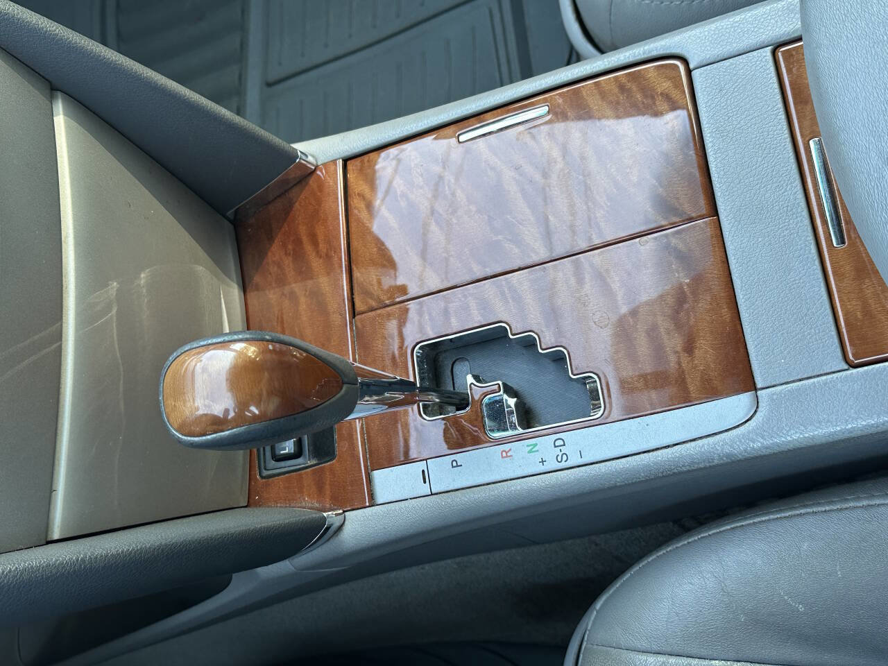 Used 2011 Toyota Camry XLE w/ XLE Extra-Value Pkg #2 image 17