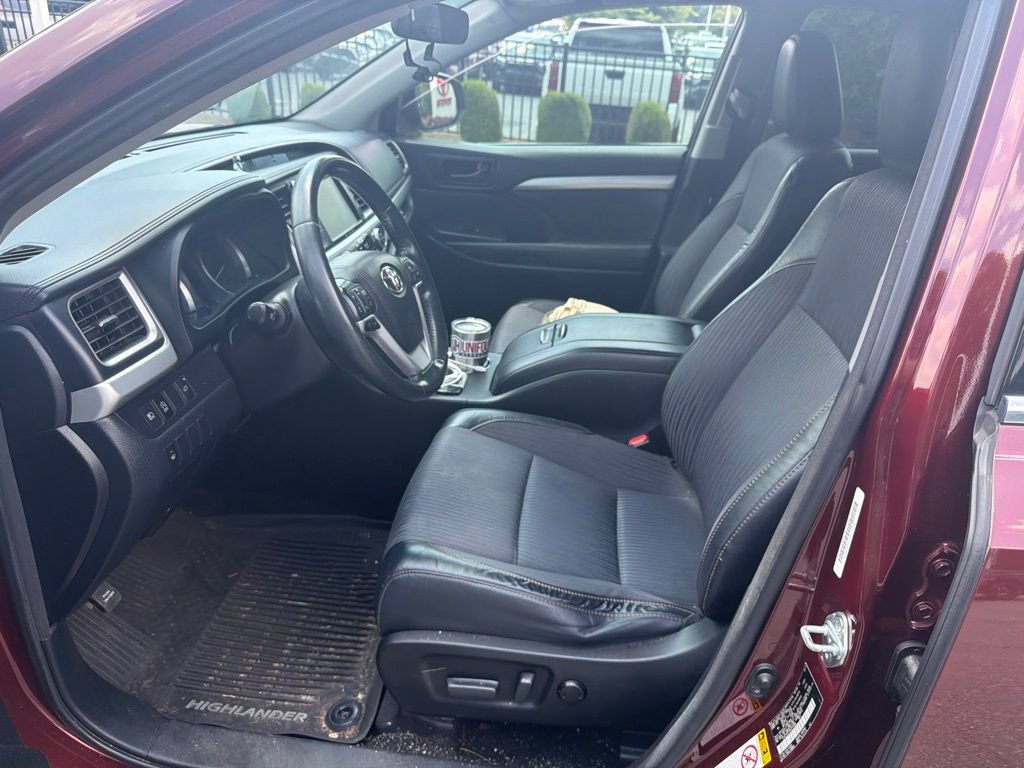 Used 2017 Toyota Highlander Plus FWD image 9