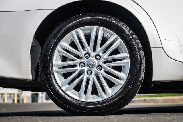 Used 2015 Lexus ES 350 w/ Luxury Package FWD image 12