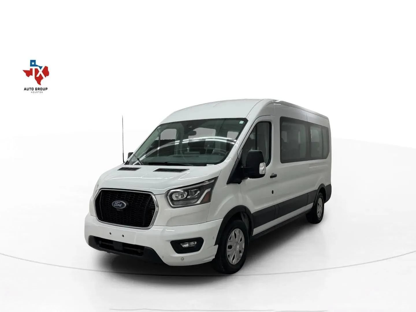 Used 2023 Ford Transit 350 XLT RWD image 5