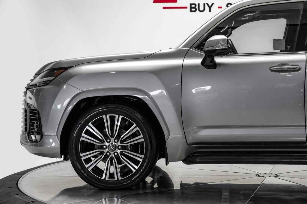 Used 2022 Lexus LX 600 4WD w/ Luxury Package image 18