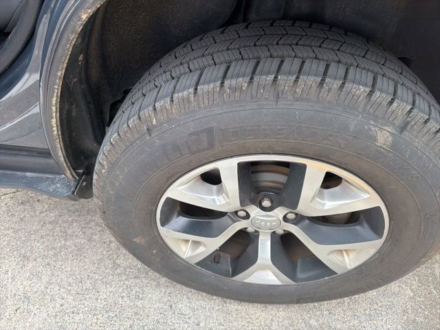 Used 2016 Jeep Cherokee Trailhawk w/ Cold Weather Group image 17