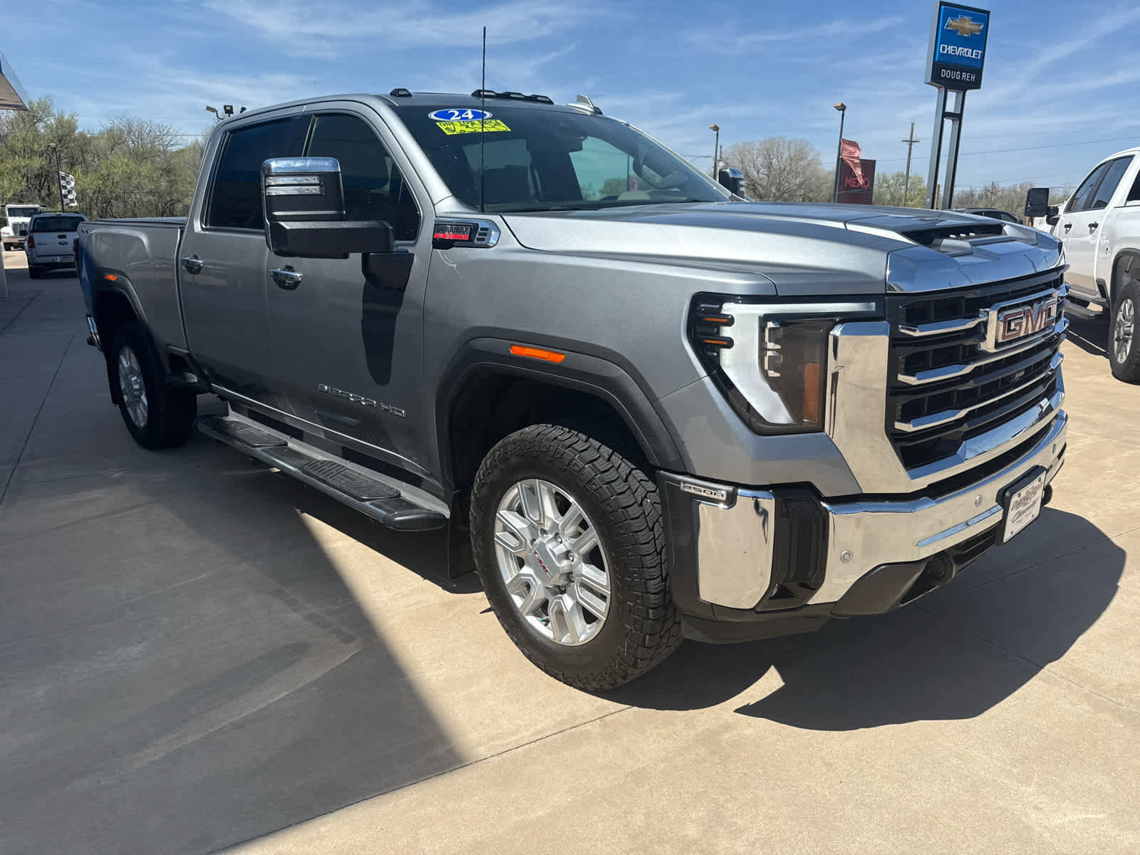 Used 2024 GMC Sierra 2500 SLT w/ SLT Convenience Package image 3