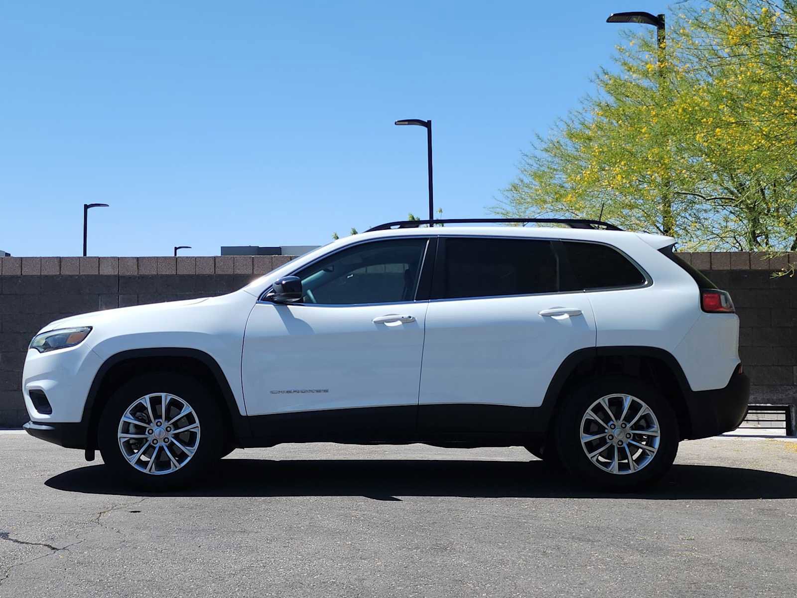 Used 2022 Jeep Cherokee Latitude Lux AWD/4WD image 6